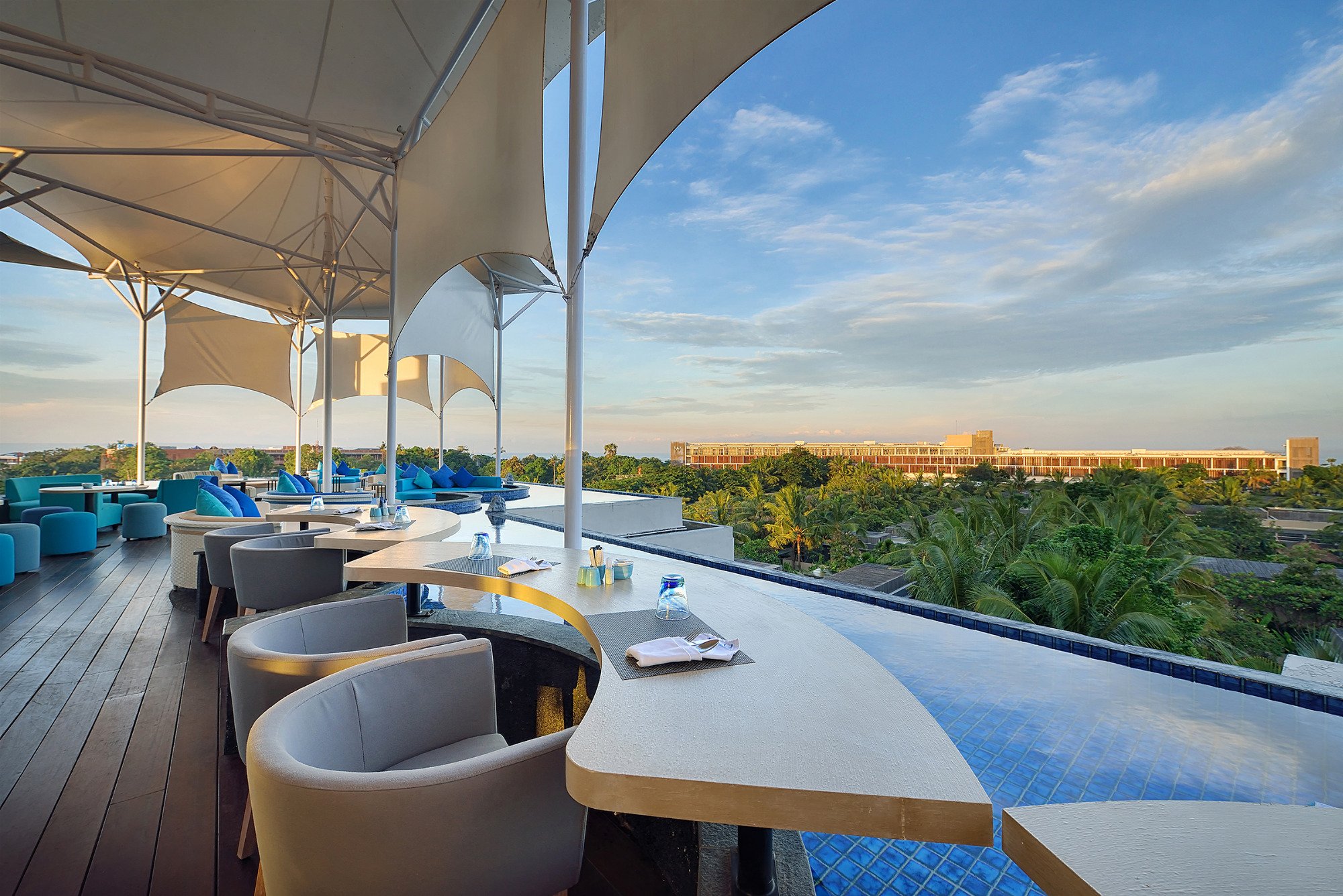De Vins Sky Hotel